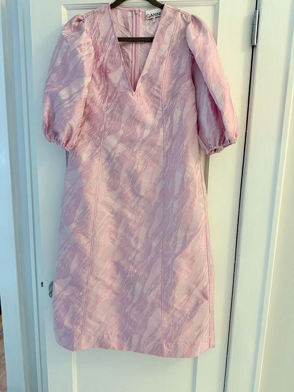 Ganni Pink Metallic Jacquard Puff Sleeve V-Neck Midi Dress - Picture 4 of 4